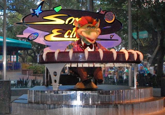 Sonny Eclipse playing the Astro Organ