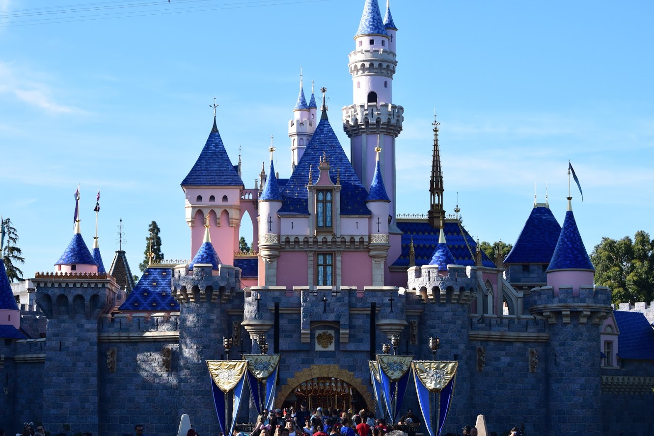 Featured image for “Breaking News – Disneyland Cancels All Annual Passes”