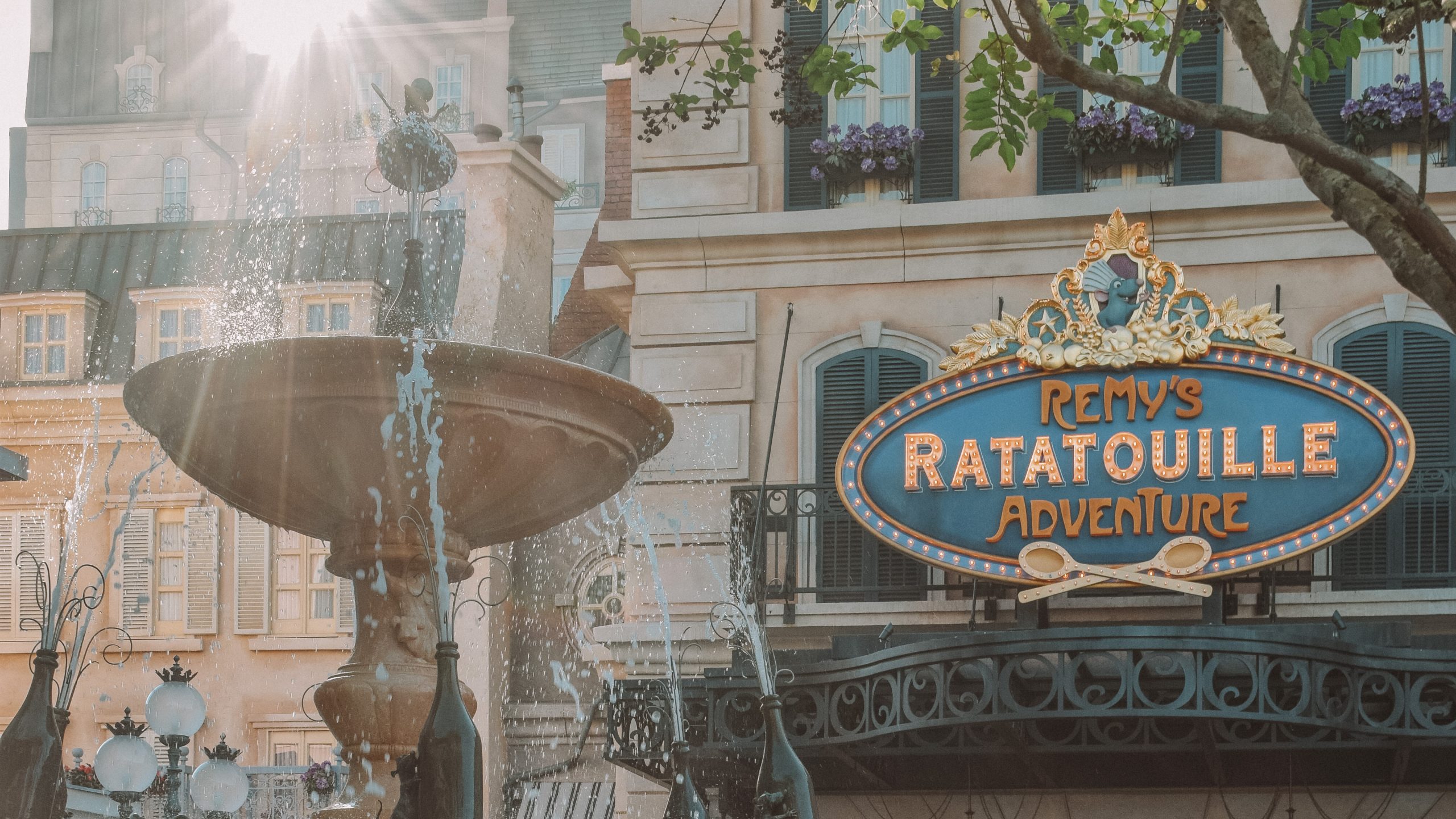 Featured image for “How to Get a Boarding Pass for a Walt Disney World Virtual Queue: Step By Step Instructions”